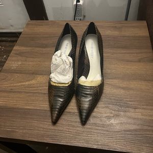 Nine West faux snake skin pumps